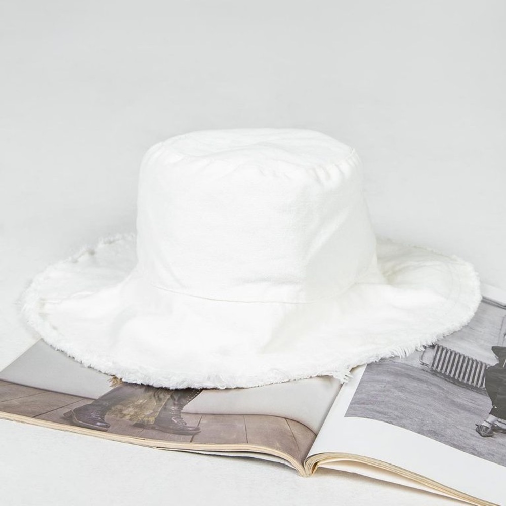 The Capri bucket hat 🤍🐚